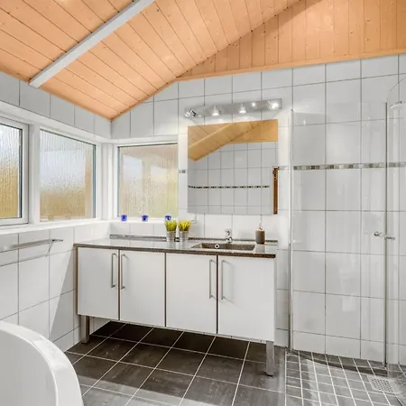Naewe - 10m To The Fjord By Interhome Vakantiehuis Roslev