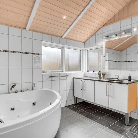 Vakantiehuis Naewe - 10m To The Fjord By Interhome