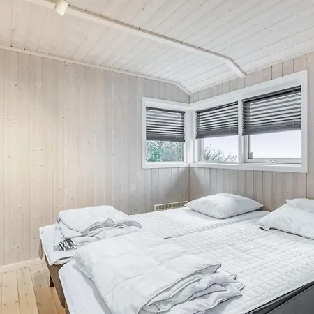Vakantiehuis Naewe - 10m To The Fjord By Interhome *