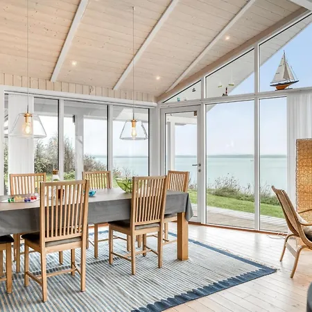 Naewe - 10m To The Fjord By Interhome Vakantiehuis Roslev