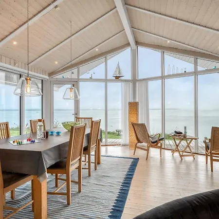 Vakantiehuis Naewe - 10m To The Fjord By Interhome Roslev