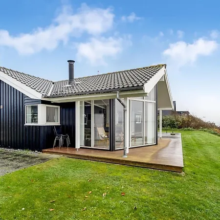 Naewe - 10m To The Fjord By Interhome Roslev